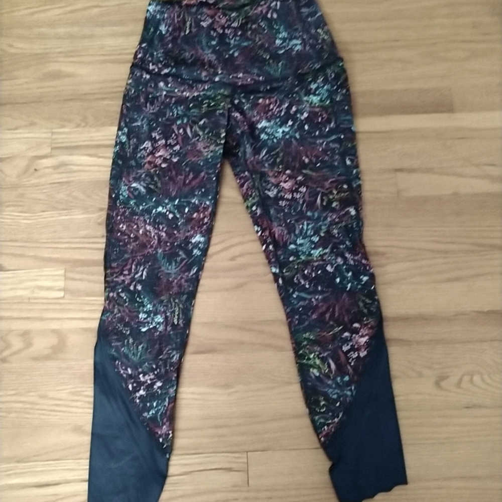 NWOT Lululemon Wunder Under Cropped 23"
